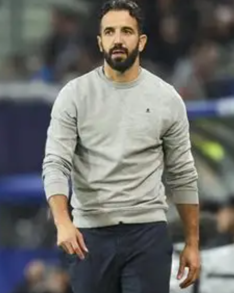 曼联负于十人埃弗顿：赛后深度剖析与反思