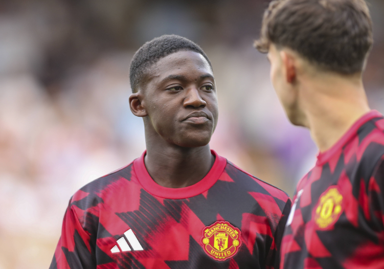 加里·内维尔批阿莫林对梅努处理方式：不当决策影响球员发展